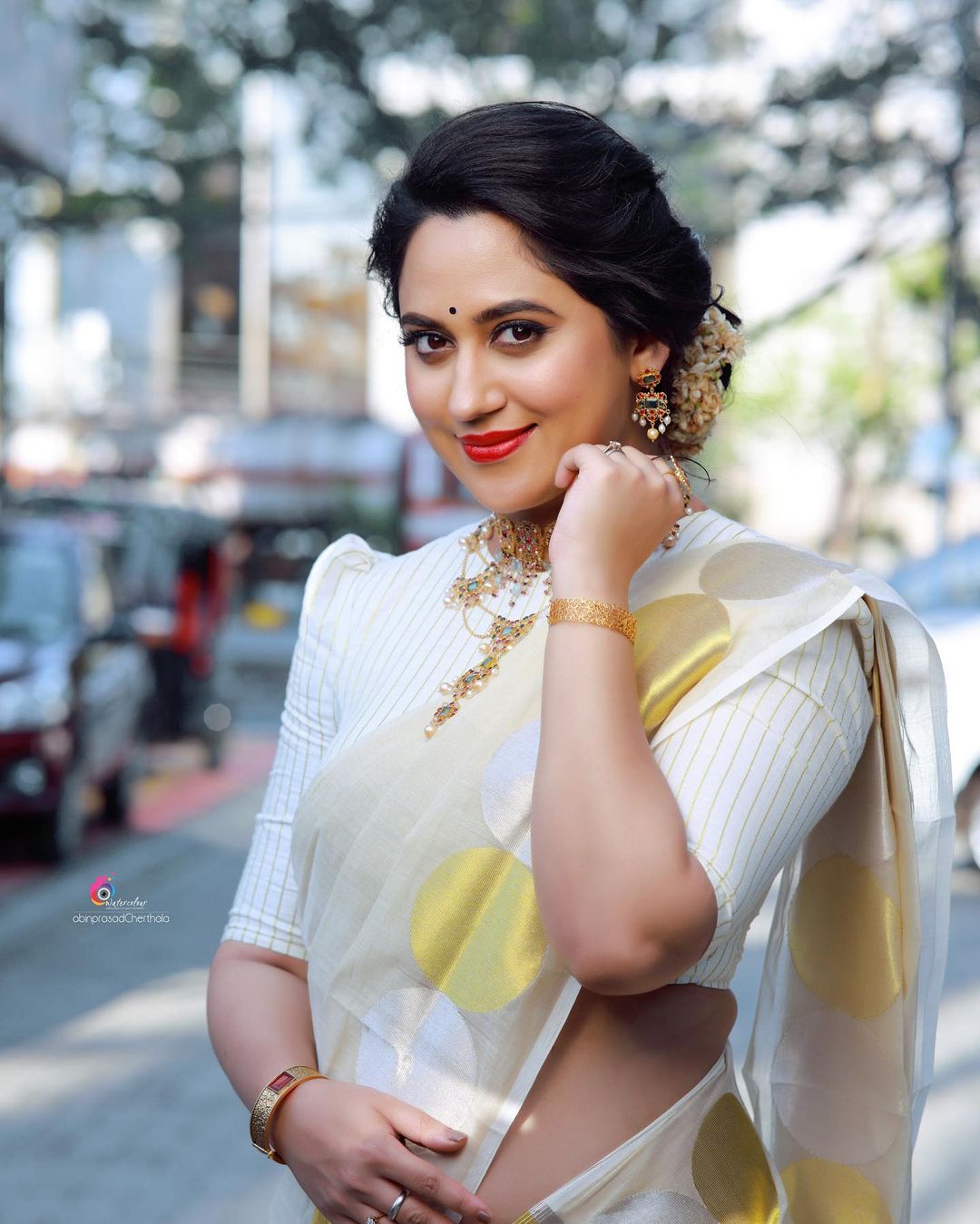 Malayalam Actress Miya George Beautiful jewelry in White Saree